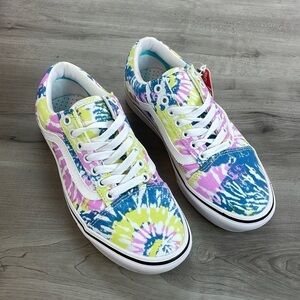 🔹VANS - COMFYCUSH LOW TOPS